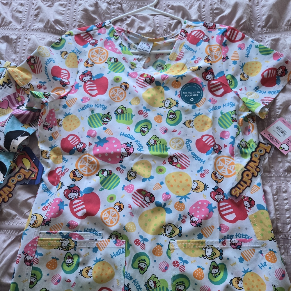 ~BRAND NEW~ Beautiful Hello Kitty Tooniforms Colorful Print Scrub Top *Size M*